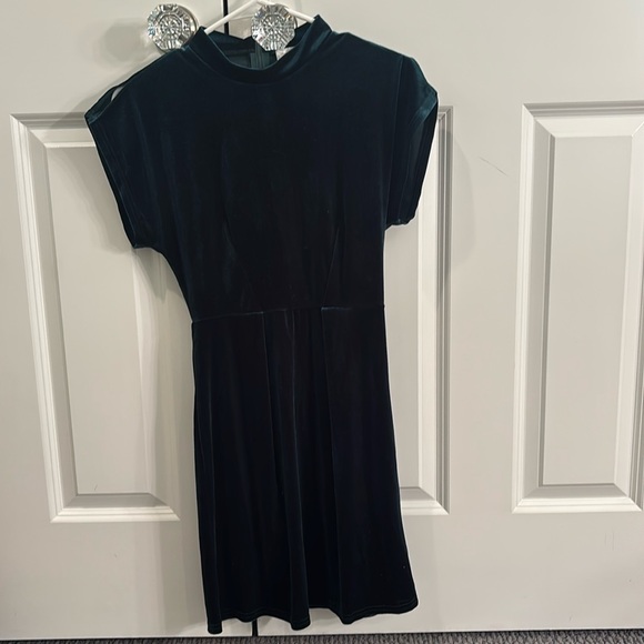 ASOS Emerald Green Velvet Holiday Cocktail Dress - Picture 5 of 7